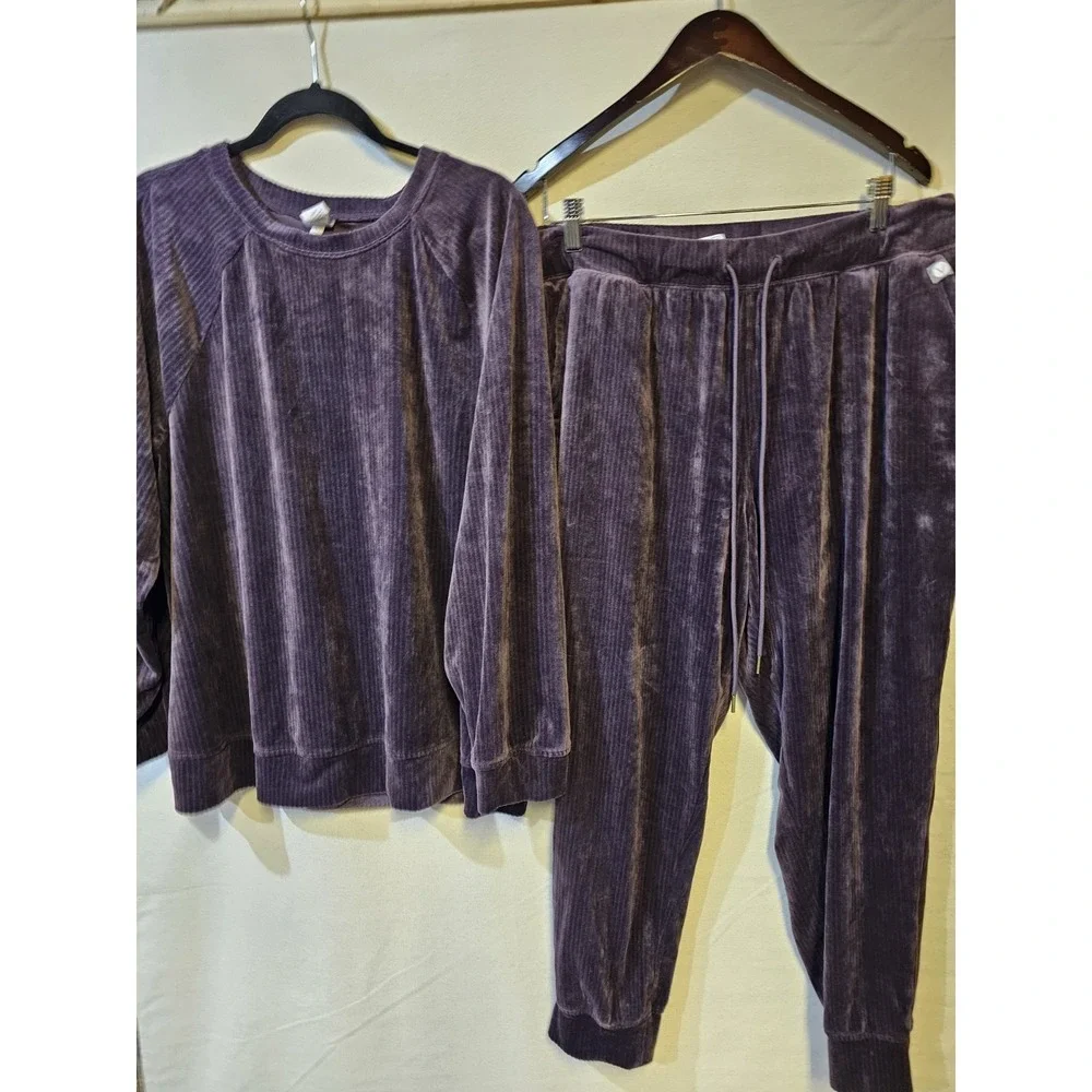 Livi Lane Bryant Velor Top and Pants Size 18/20 2 Piece Set  Plus‎ Size